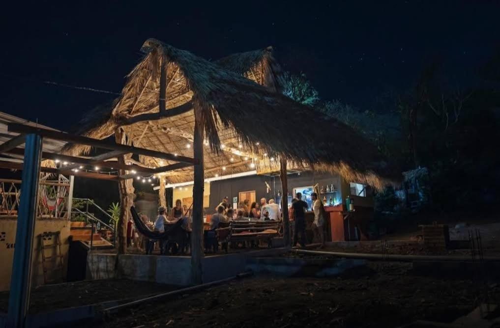 Raindance Hostel Santa Cruz Екстериор снимка