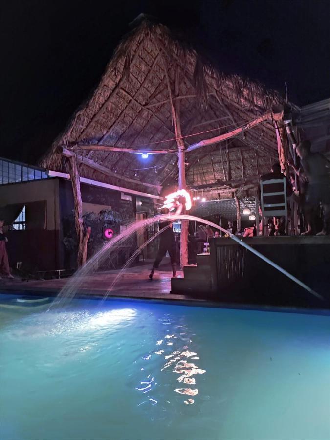 Raindance Hostel Santa Cruz Екстериор снимка