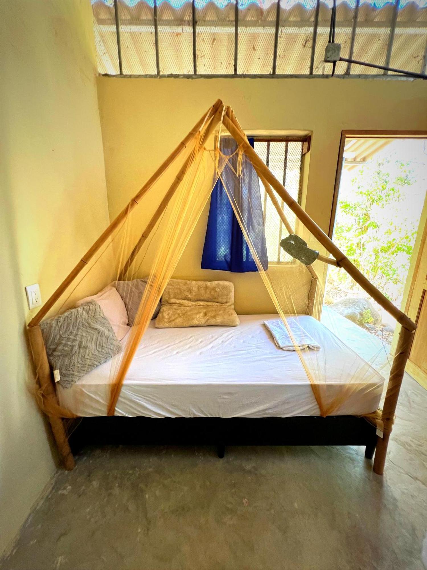 Raindance Hostel Santa Cruz Екстериор снимка