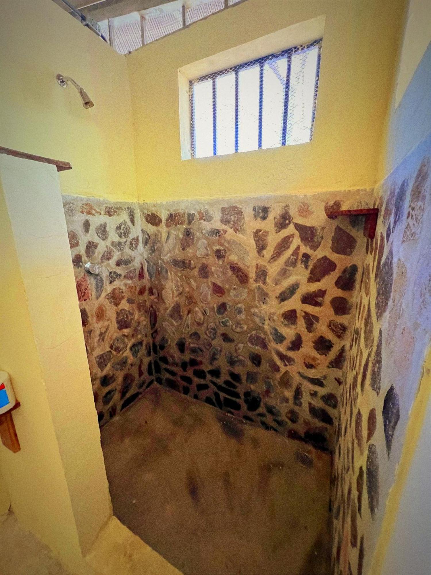 Raindance Hostel Santa Cruz Екстериор снимка