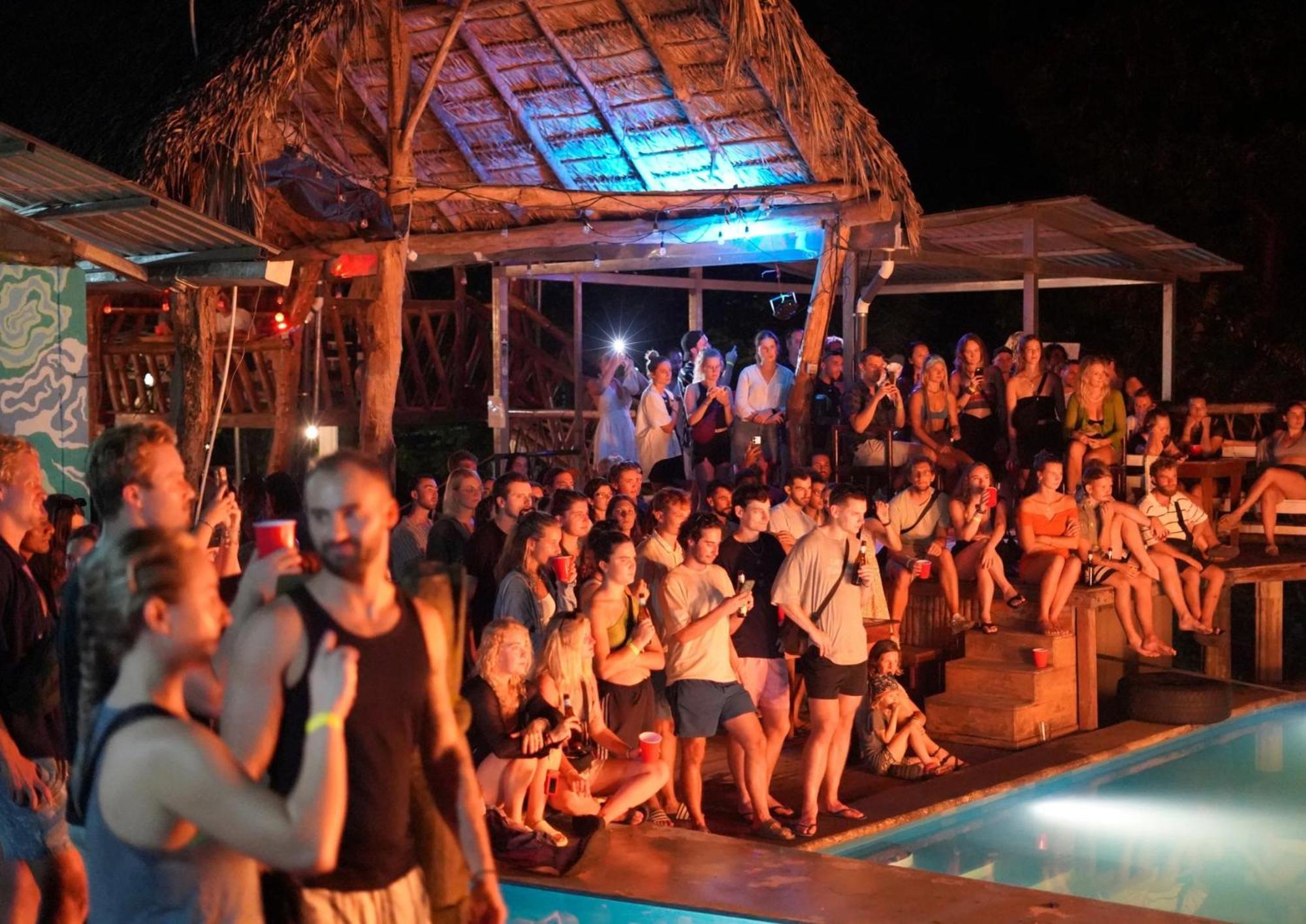 Raindance Hostel Santa Cruz Екстериор снимка