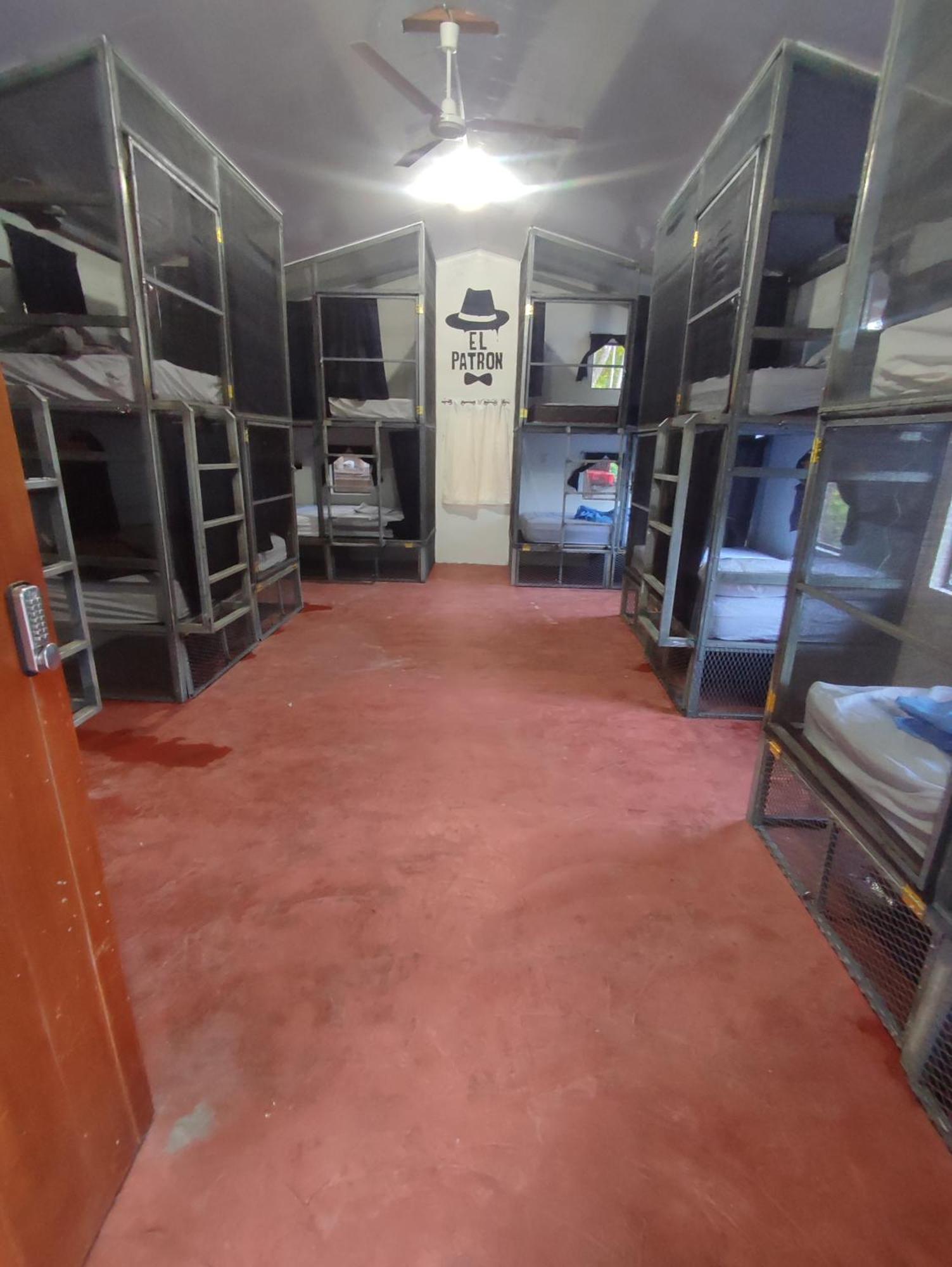 Raindance Hostel Santa Cruz Екстериор снимка